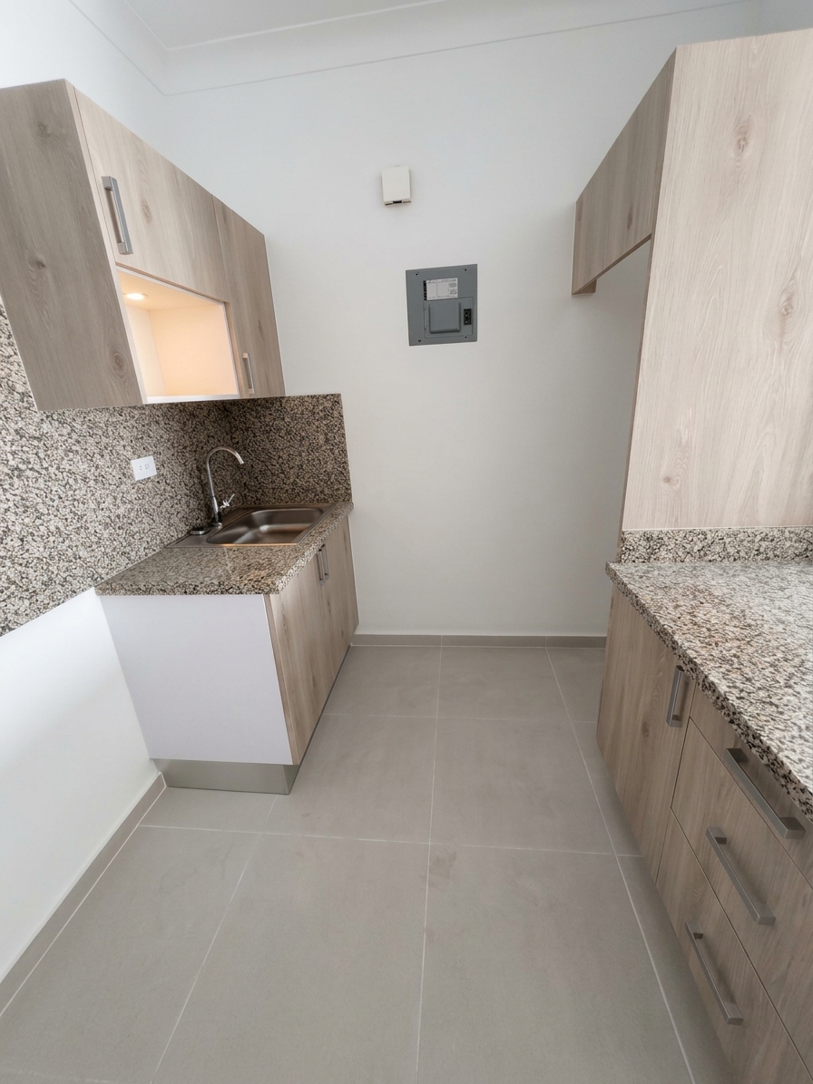 Alquiler de apartamento nuevo en Evaristo Morales Foto 7322060-7.jpg