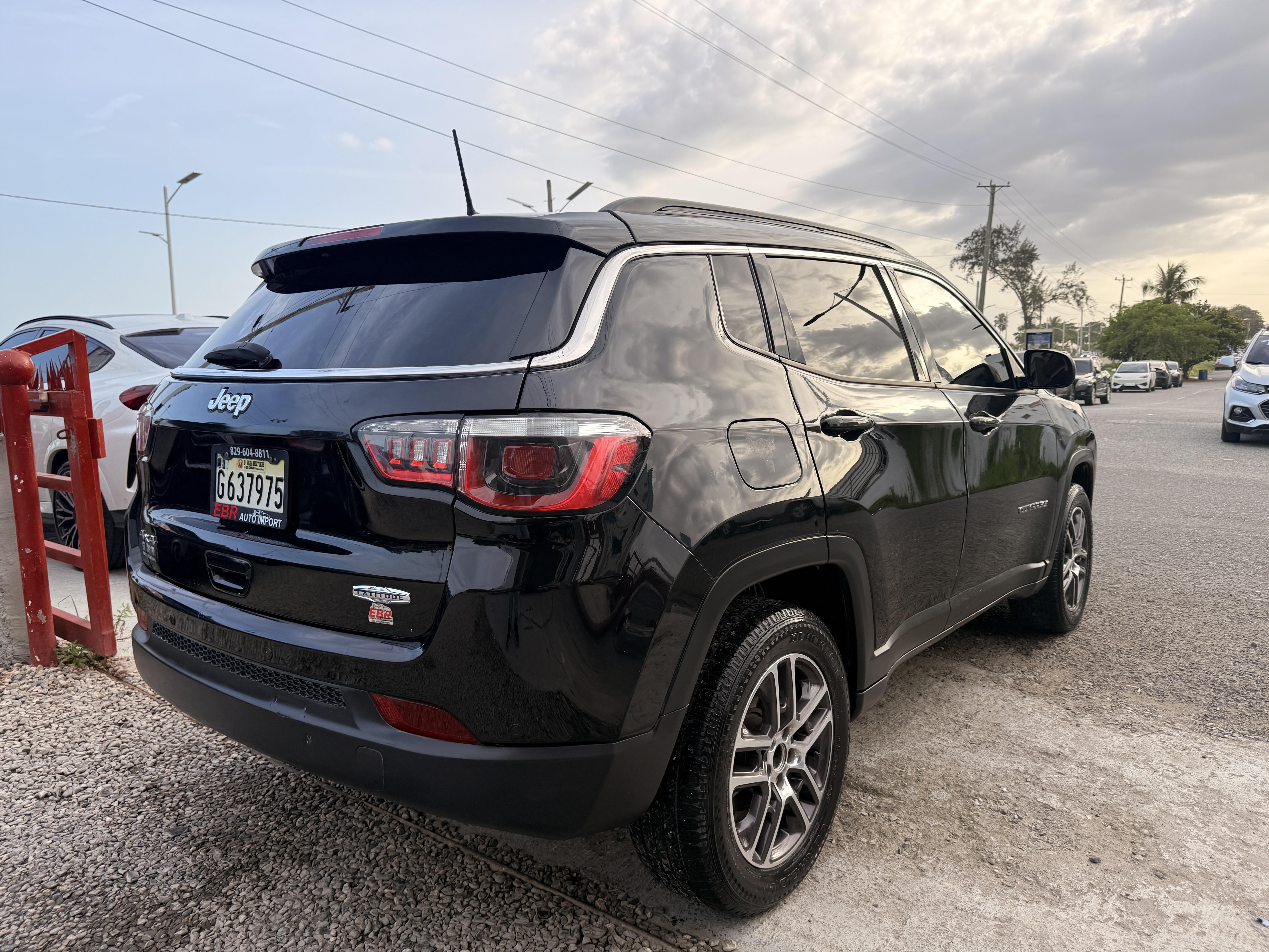 Jeep Compass Latitude 4x4 2018 Foto 7322158-3.jpg