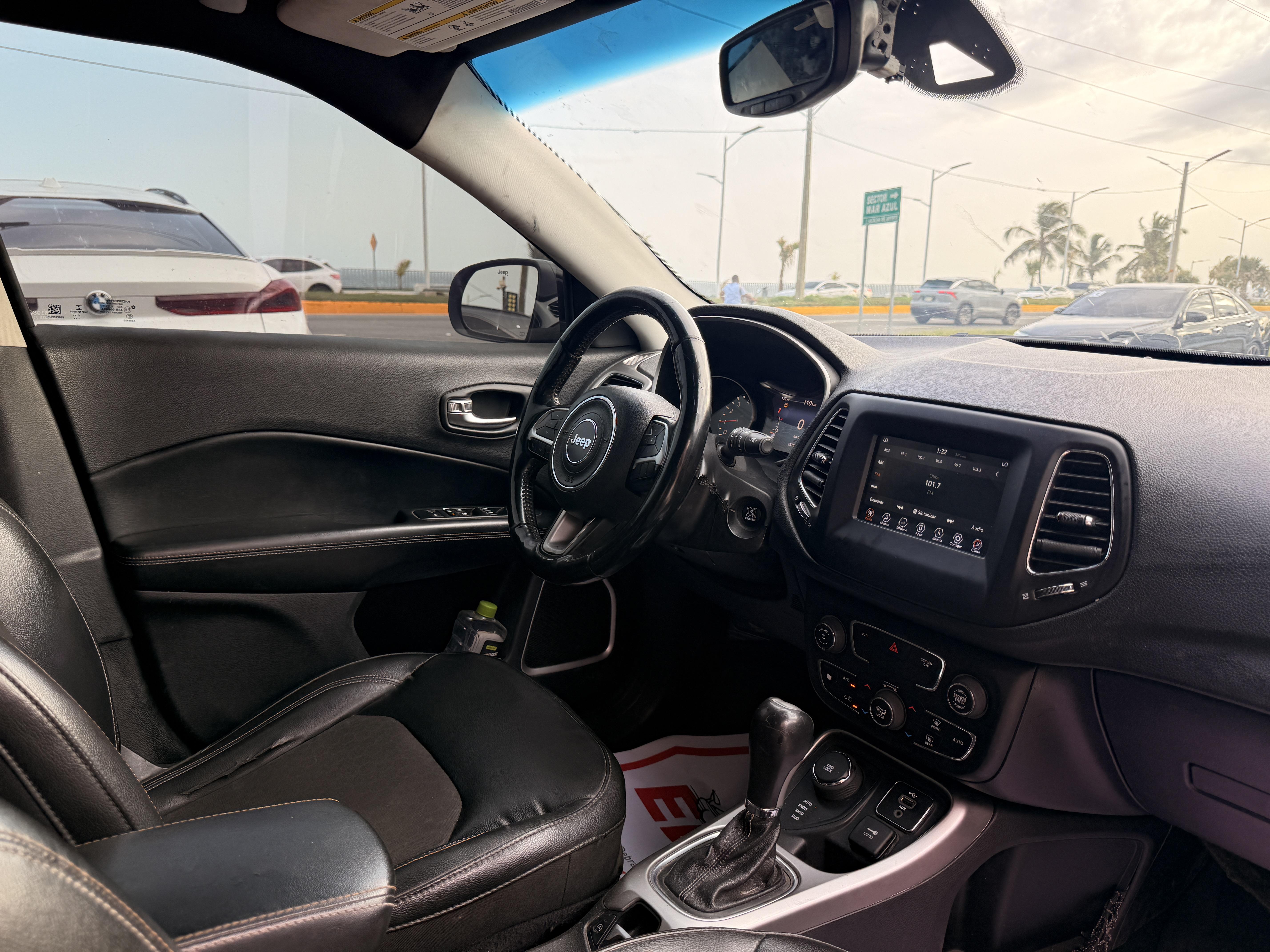 Jeep Compass Latitude 4x4 2018 Foto 7322158-7.jpg