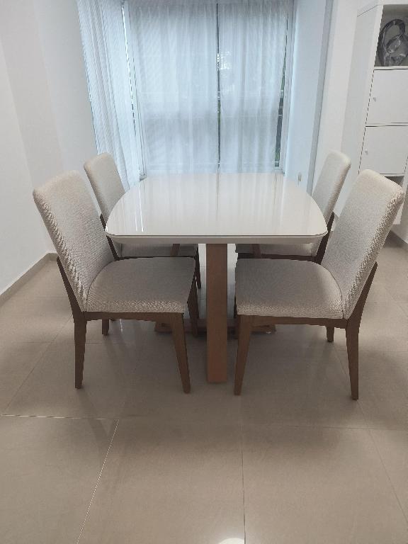 Mesa de comedor de 4 sillas con tope de cristal Foto 7322383-1.jpg