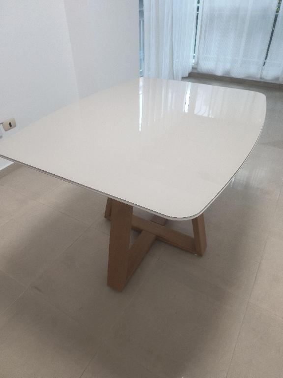 Mesa de comedor de 4 sillas con tope de cristal Foto 7322383-6.jpg