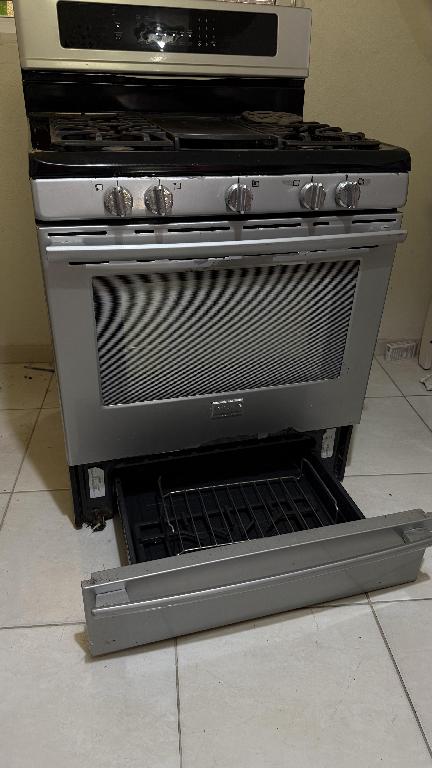 Estufa Frigidaire Gallery de 5 quemadores con plancha Foto 7322389-5.jpg