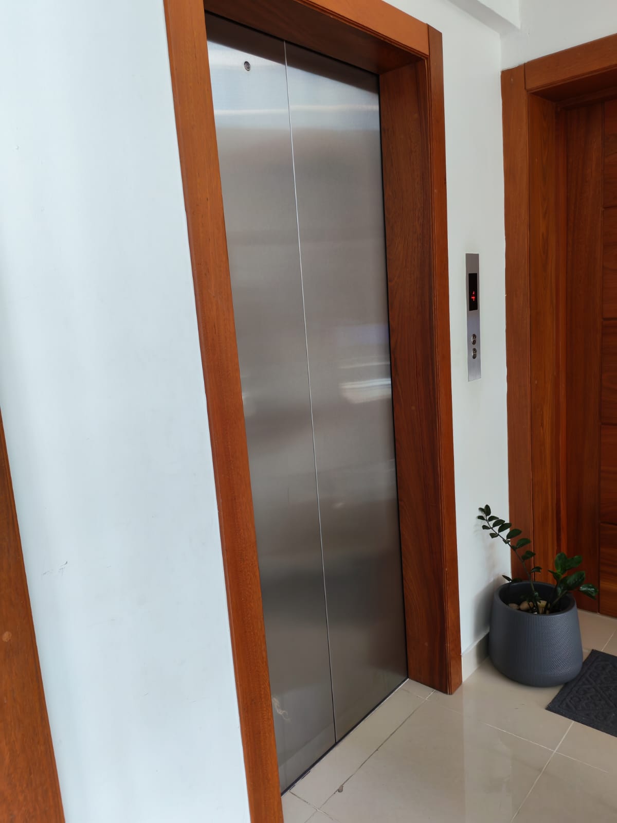 Apartamento 3 habitaciones 2 parqueos con ascensor en Mirador Sur Foto 7322417-2.jpg