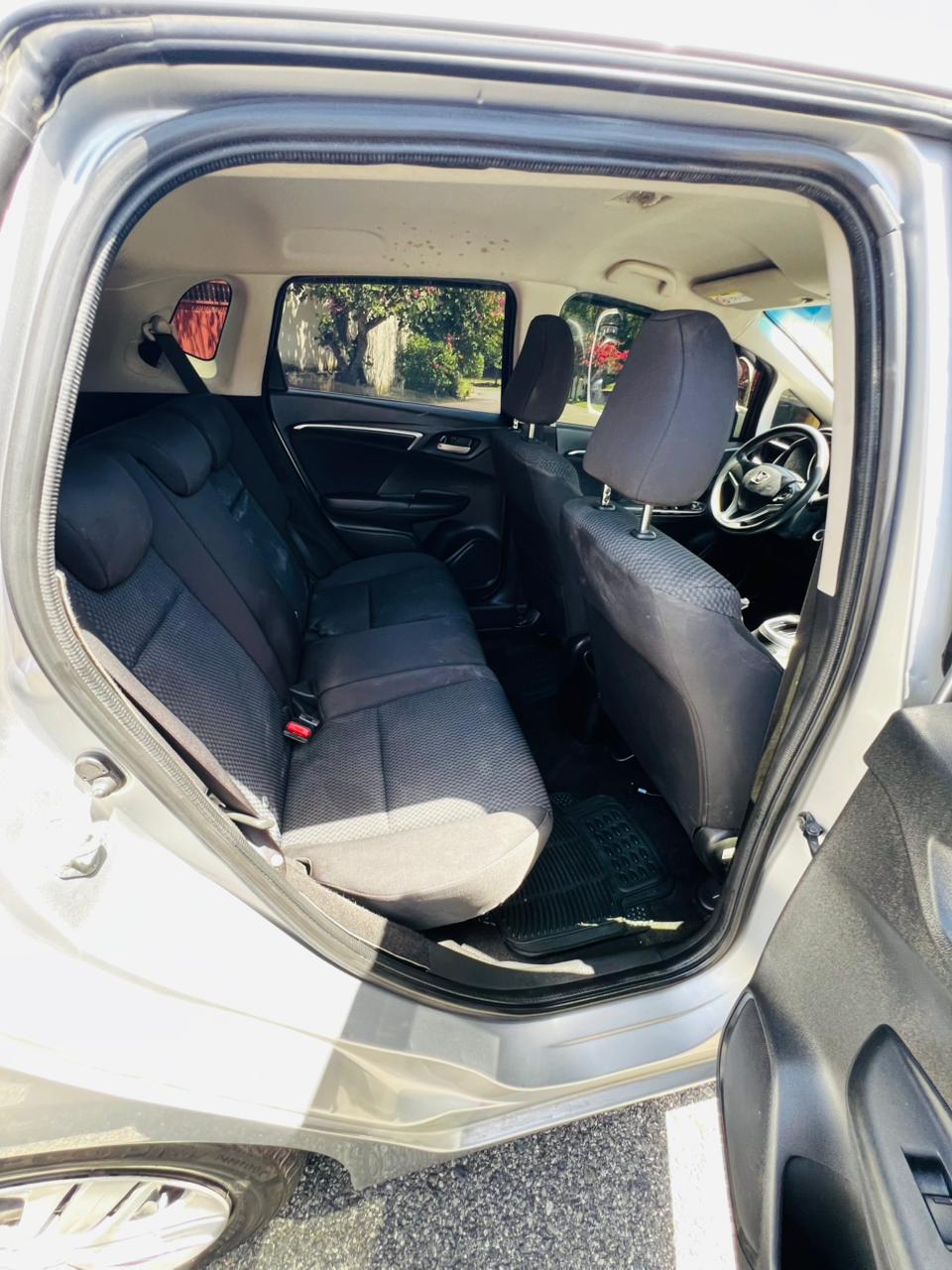 Honda fit   Año 2018  Versión japonesa  Foto 7322570-11.jpg