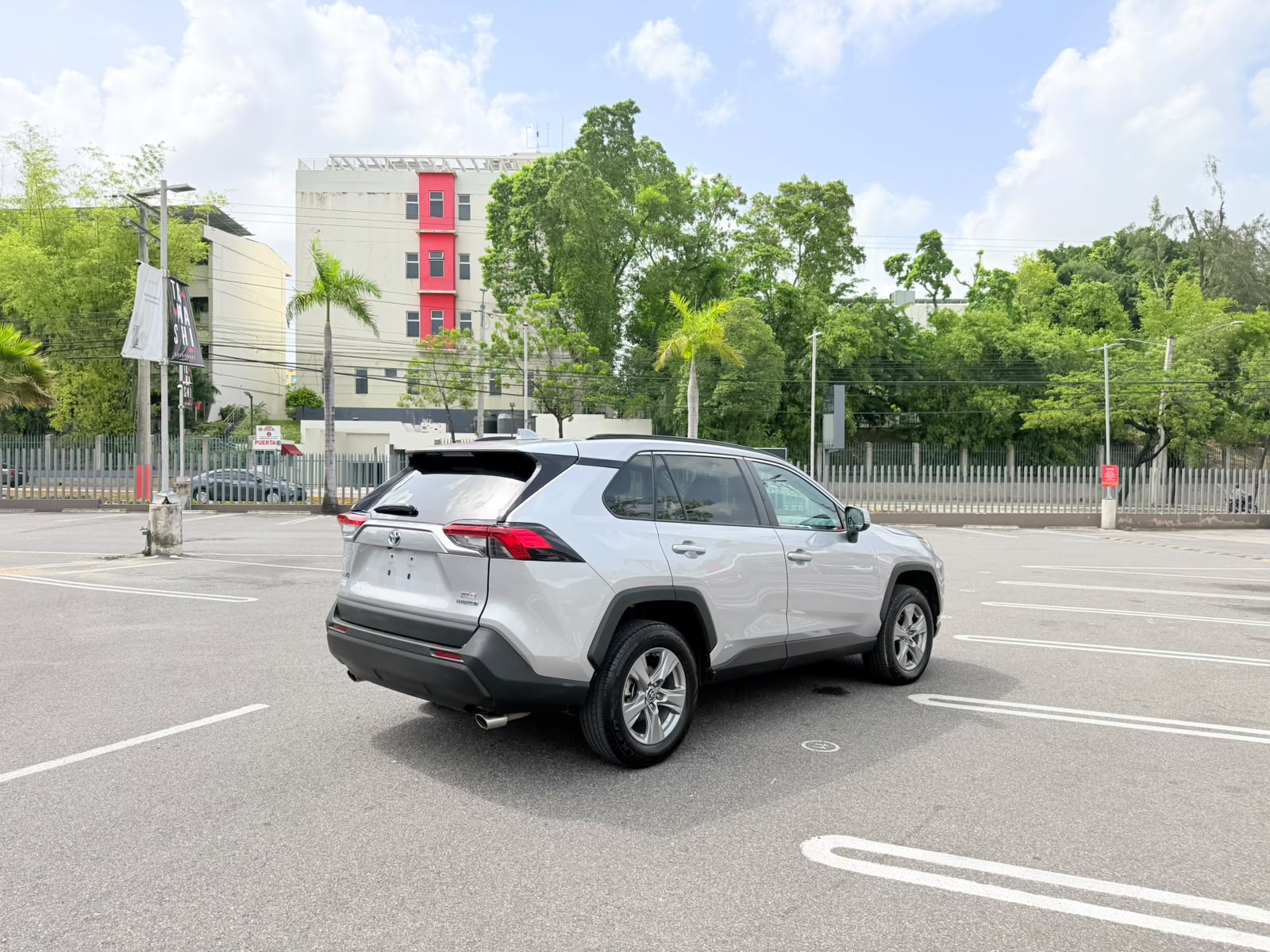 Toyota RAV4 XLE Hybrid AWD 2022 Foto 7322578-4.jpg
