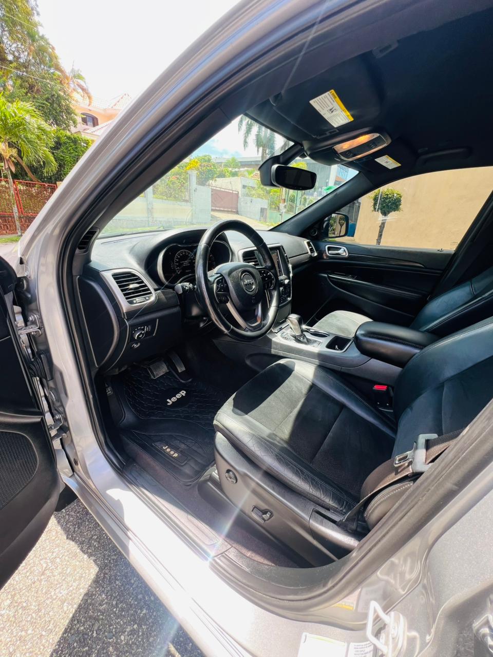 Jeep Grand Cherokee Modelo Laredo  Año 2018  4x4  Foto 7322579-11.jpg