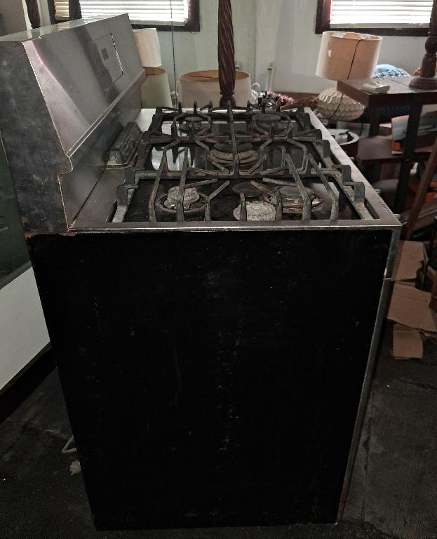 ESTUFA FRIGIDAIRE DE 36 DETALLES EN 2 HORNILLAS NADA DEL OTRO MUNDO. Foto 7322663-1.jpg