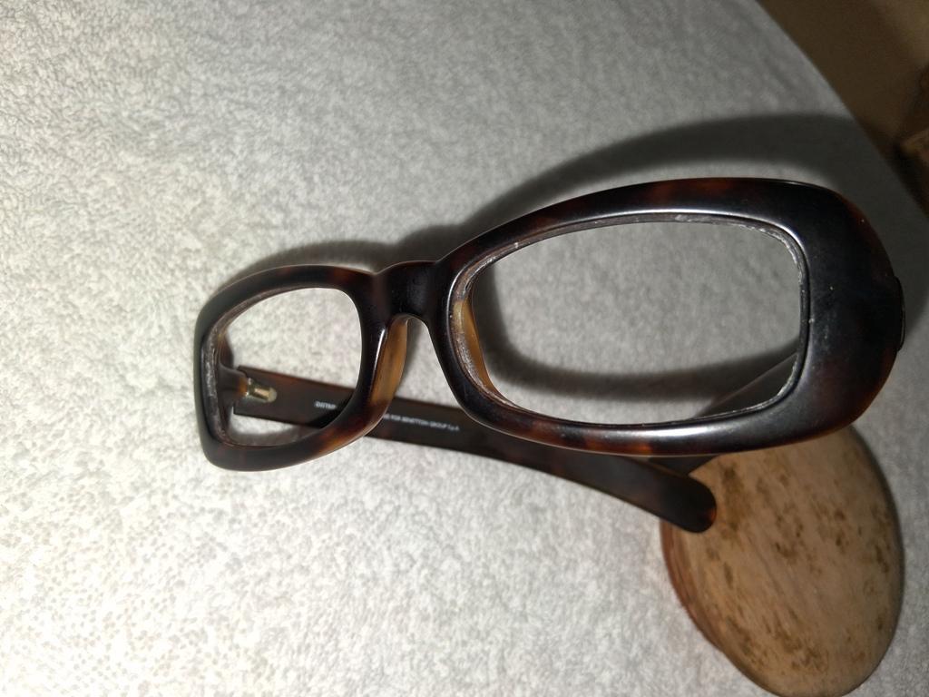 Montura de Lentes Vintage Clasica - United Colors of Benetton Original Foto 7322697-4.jpg