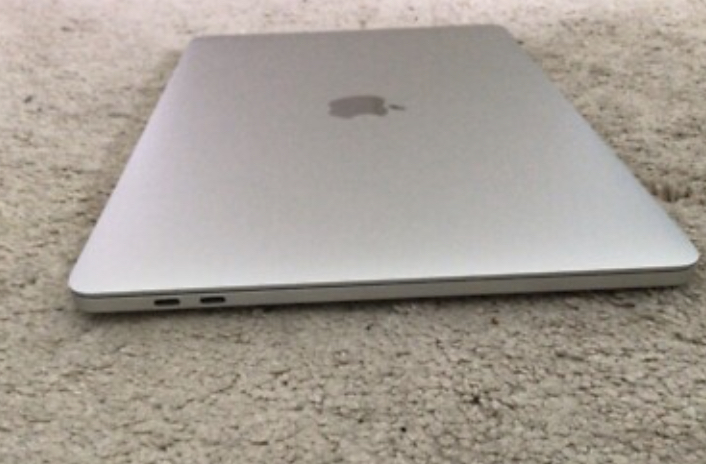 MacBook Pro de 13 pulgadas 2019 con dos puertos Thunderbolt 3 Único Du Foto 7322885-2.jpg