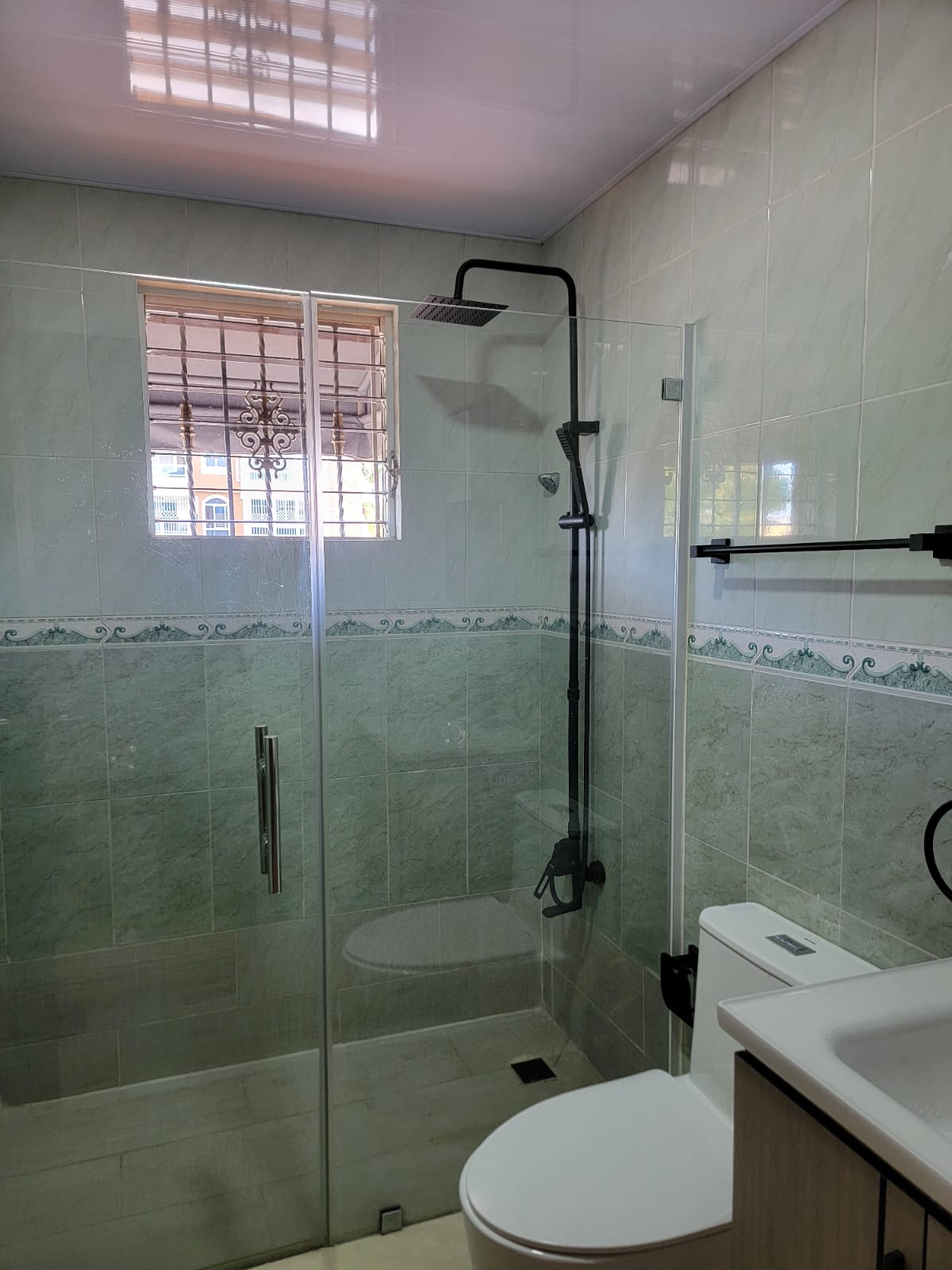 VENDO CONFORTABLE Y AMPLIO APARTAMENTO EN SANTO DOMINGO ESTE. 2DO. NIV Foto 7323643-11.jpg