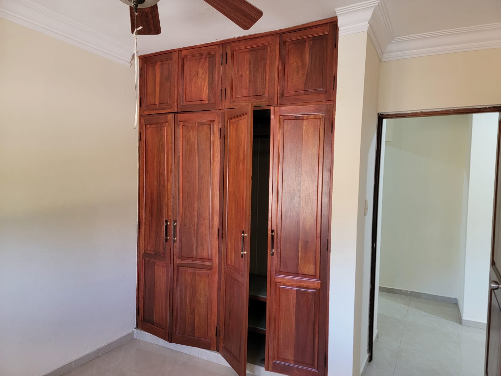 VENDO CONFORTABLE Y AMPLIO APARTAMENTO EN SANTO DOMINGO ESTE. 2DO. NIV Foto 7323643-12.jpg