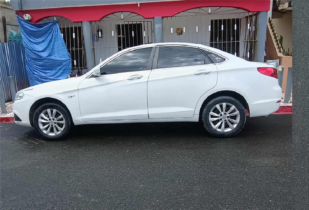 BAIC EU260 AÑO 2016 250KM NEGOCIABLE LIGERAMENTE REPLICA DEL MERCEDES  Foto 7323691-4.jpg