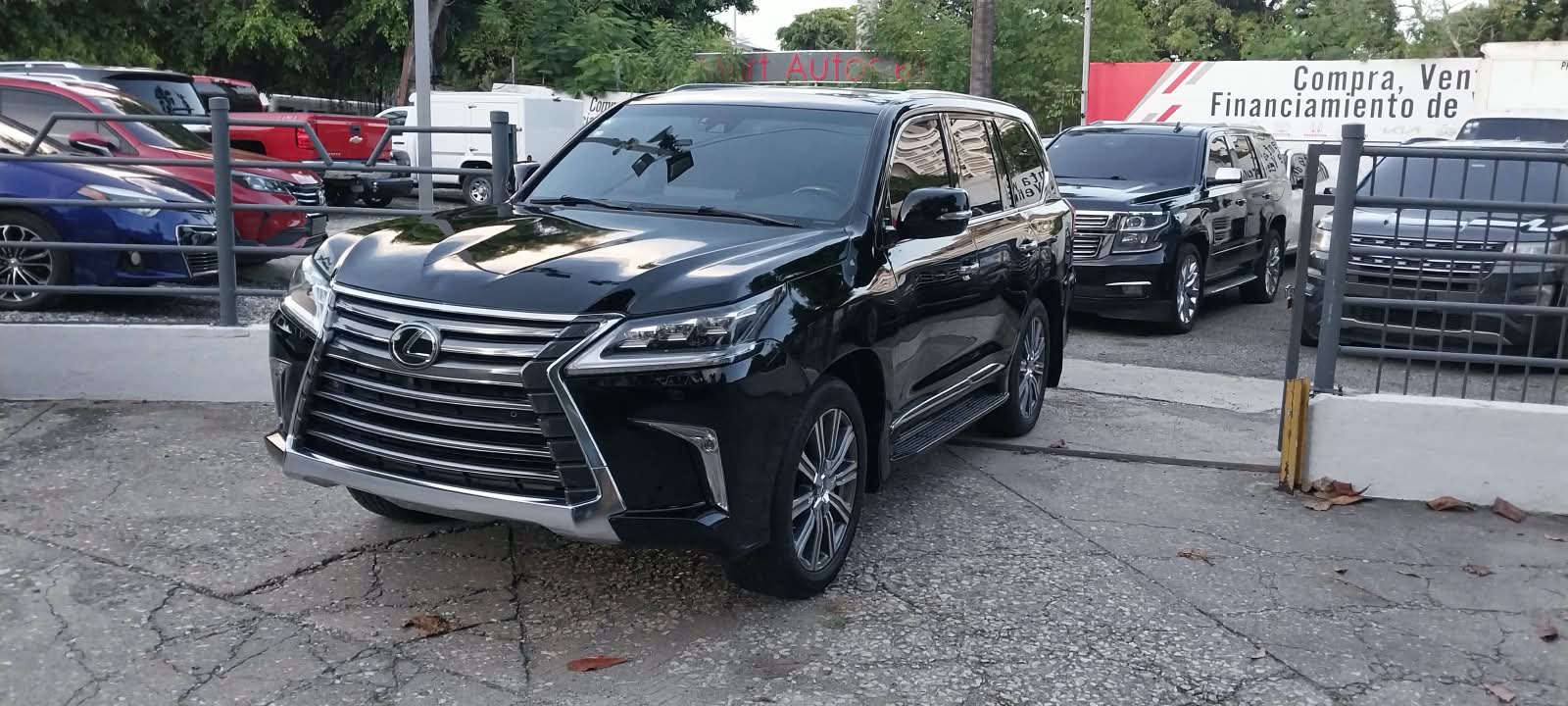 LEXUS LX 570 2017  Foto 7323907-7.jpg