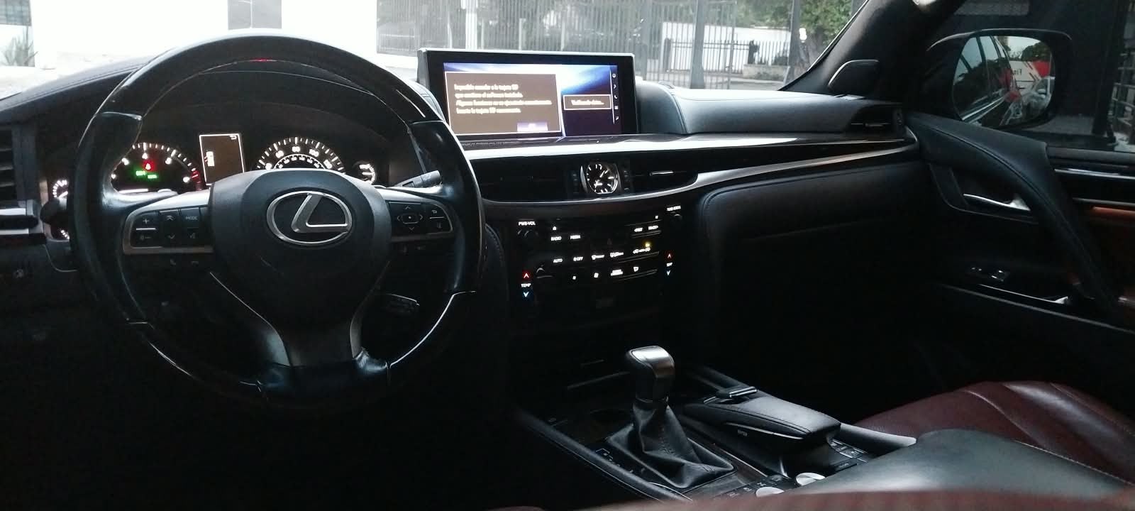LEXUS LX 570 2017  Foto 7323907-8.jpg