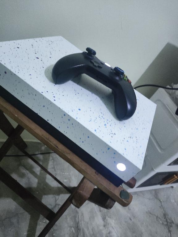 Xbox One X Hyperspace edición especial  Monitor AOC Foto 7323972-1.jpg