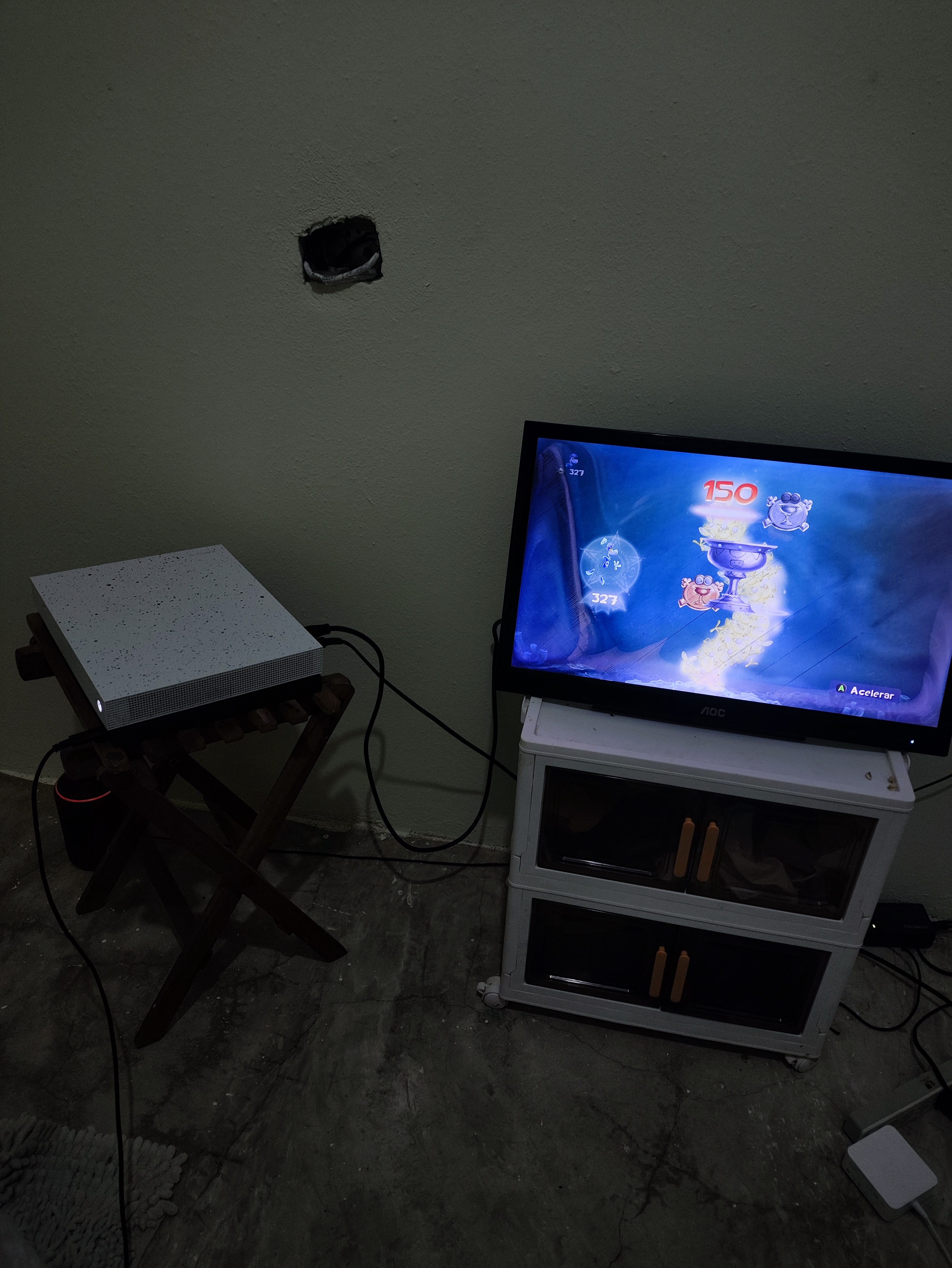 Xbox One X Hyperspace edición especial  Monitor AOC Foto 7323972-5.jpg