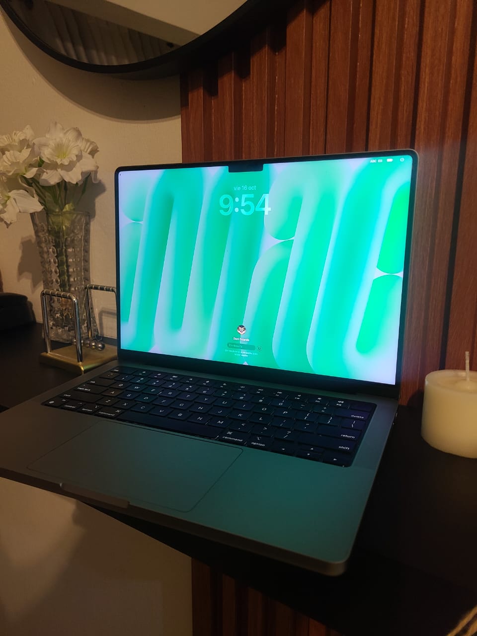 MacBook Pro A2918 Foto 7324000-2.jpg
