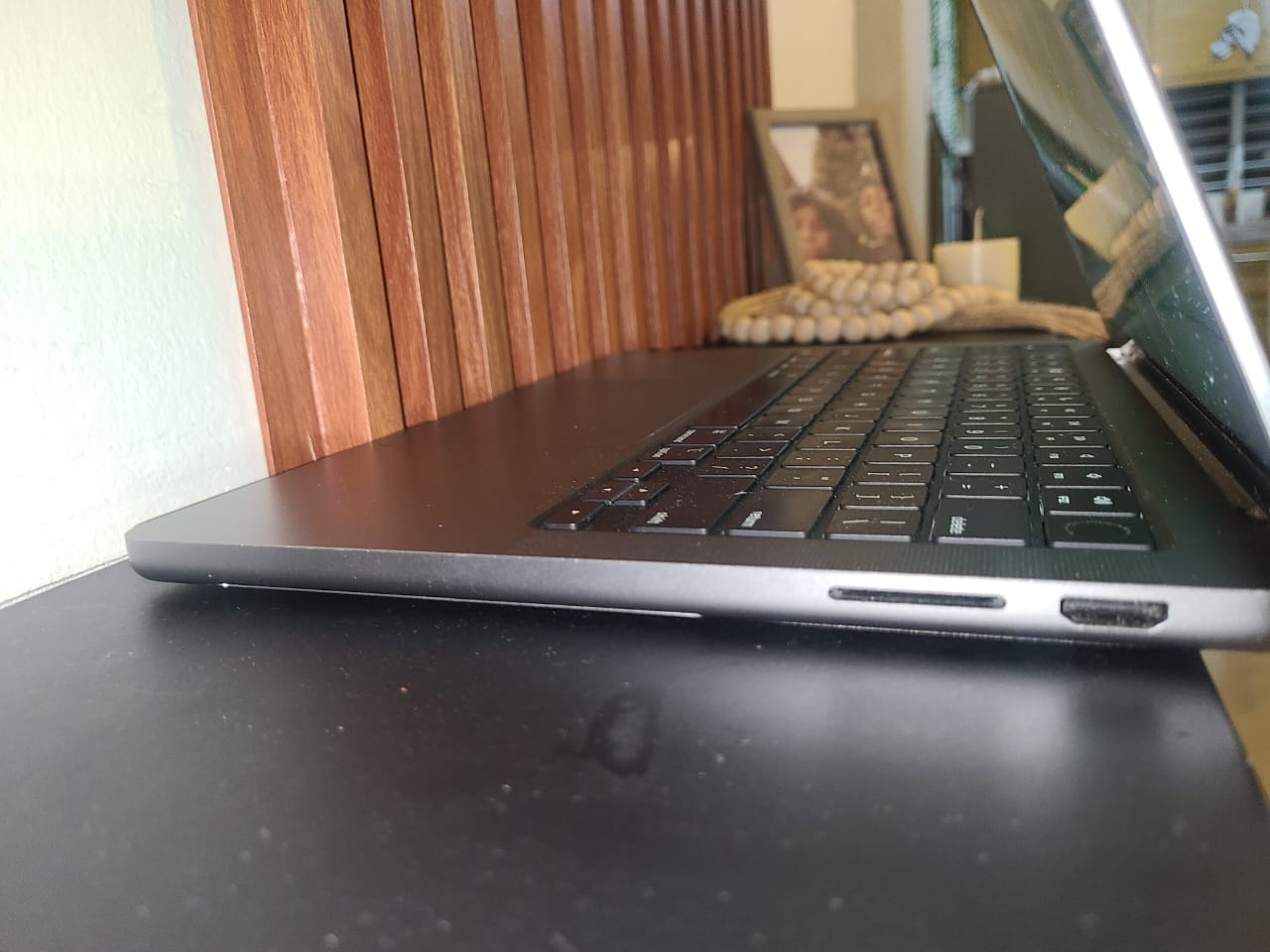 MacBook Pro A2918 Foto 7324000-5.jpg