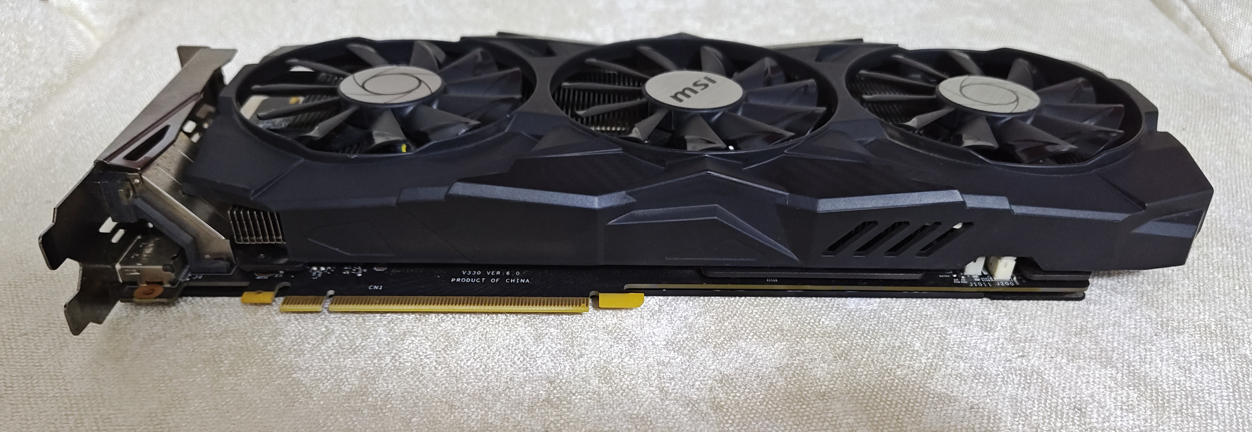 Tarjeta de Video MSI GTX 1070 Ti DUKE 8GB 3 Fans Foto 7324100-6.jpg