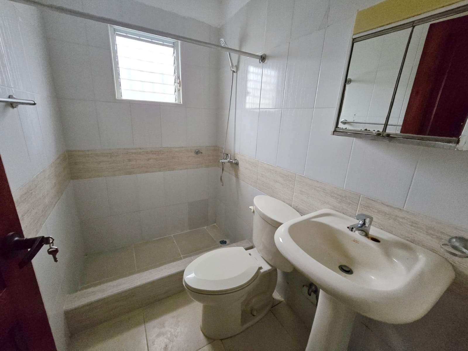 Apartamento en la Jacobo Majluta Ciudad Bonita  4to piso 89mt2   Foto 7324422-4.jpg