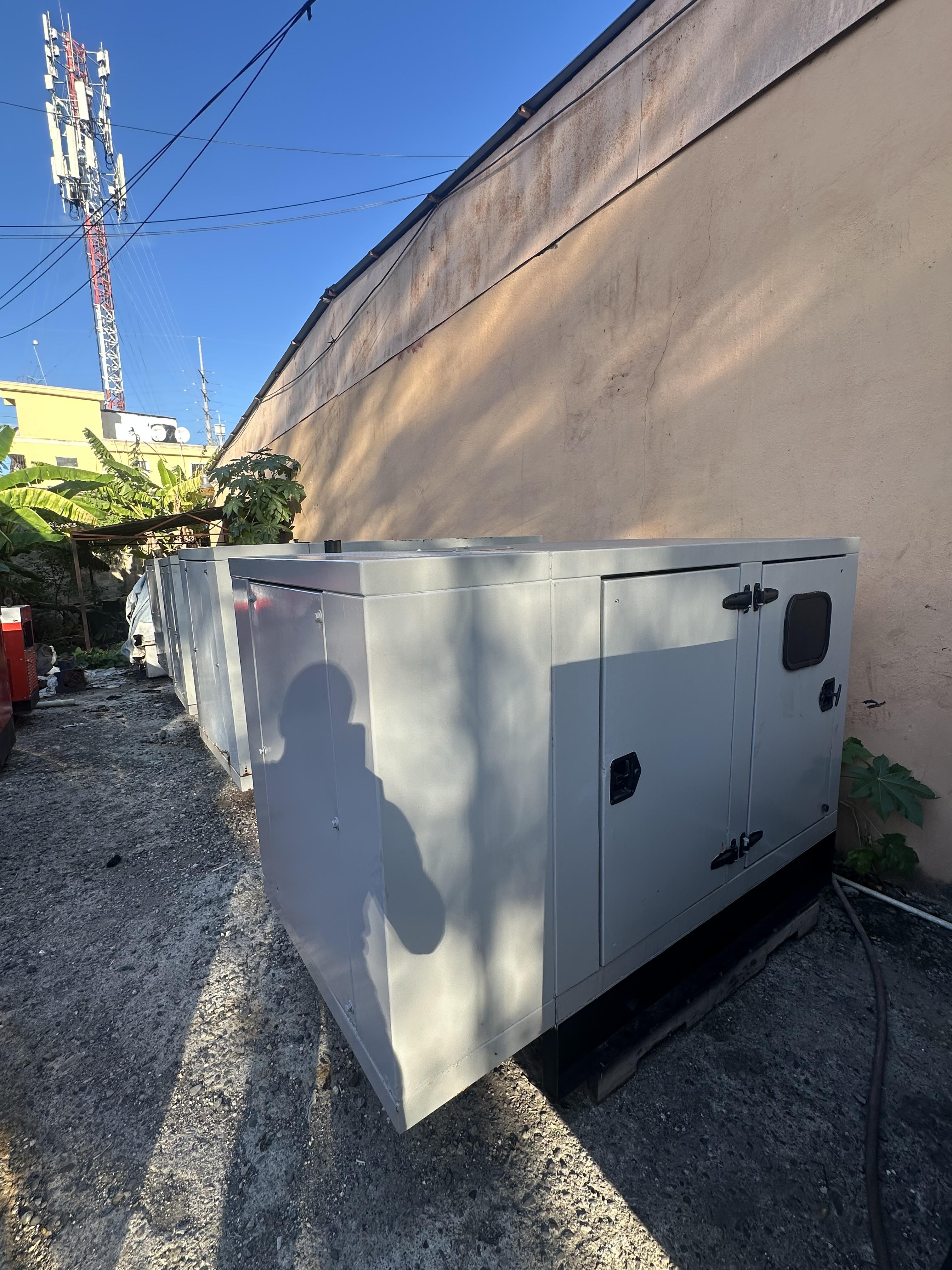 PLANTA ELÉCTRICA SELMEC DE 16 Y 20 KW SÚPER SILENCIOSAS Foto 7324672-3.jpg