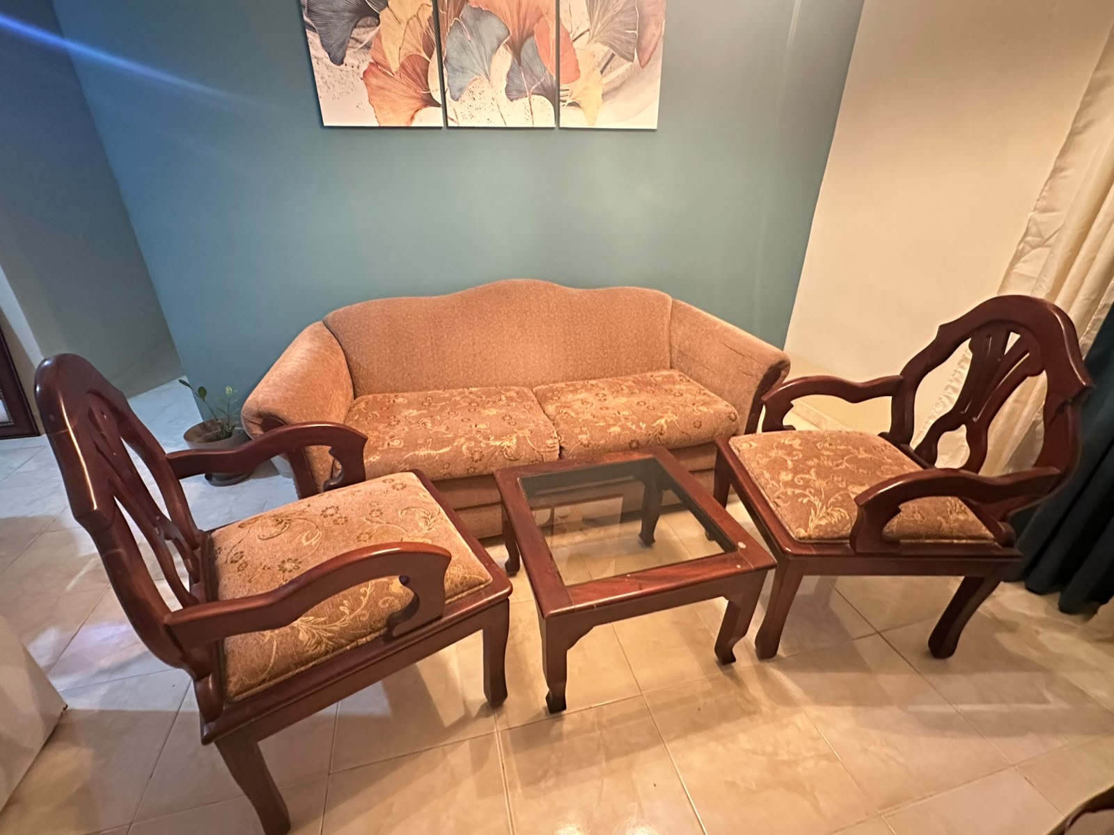 Vendo muebles en caoba con su silla y mesas Foto 7324686-2.jpg