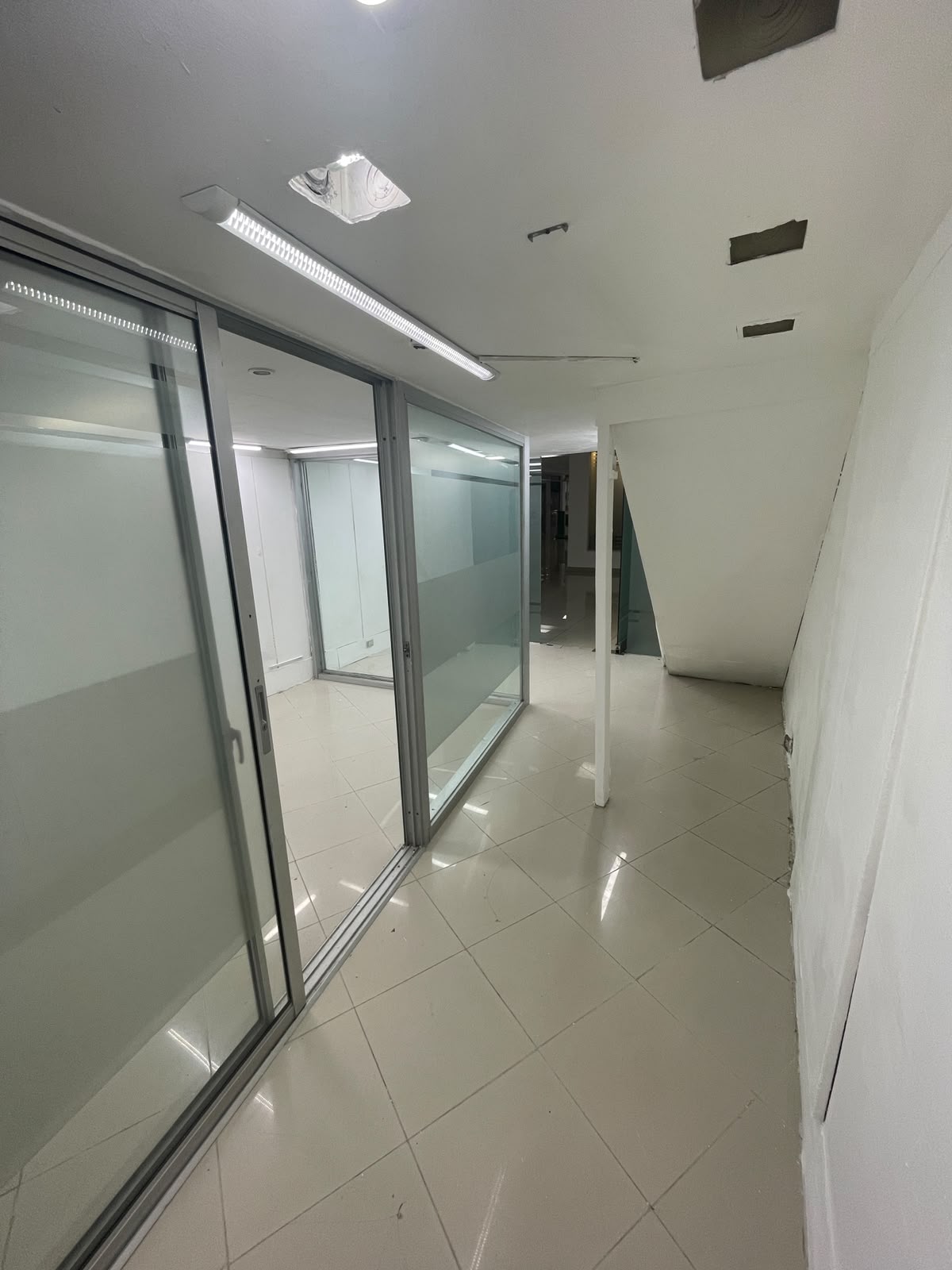 SE ALQUILA LOCAL COMERCIAL CON MEZANINE EN PLAZA DIAMOND MALL Foto 7324717-4.jpg