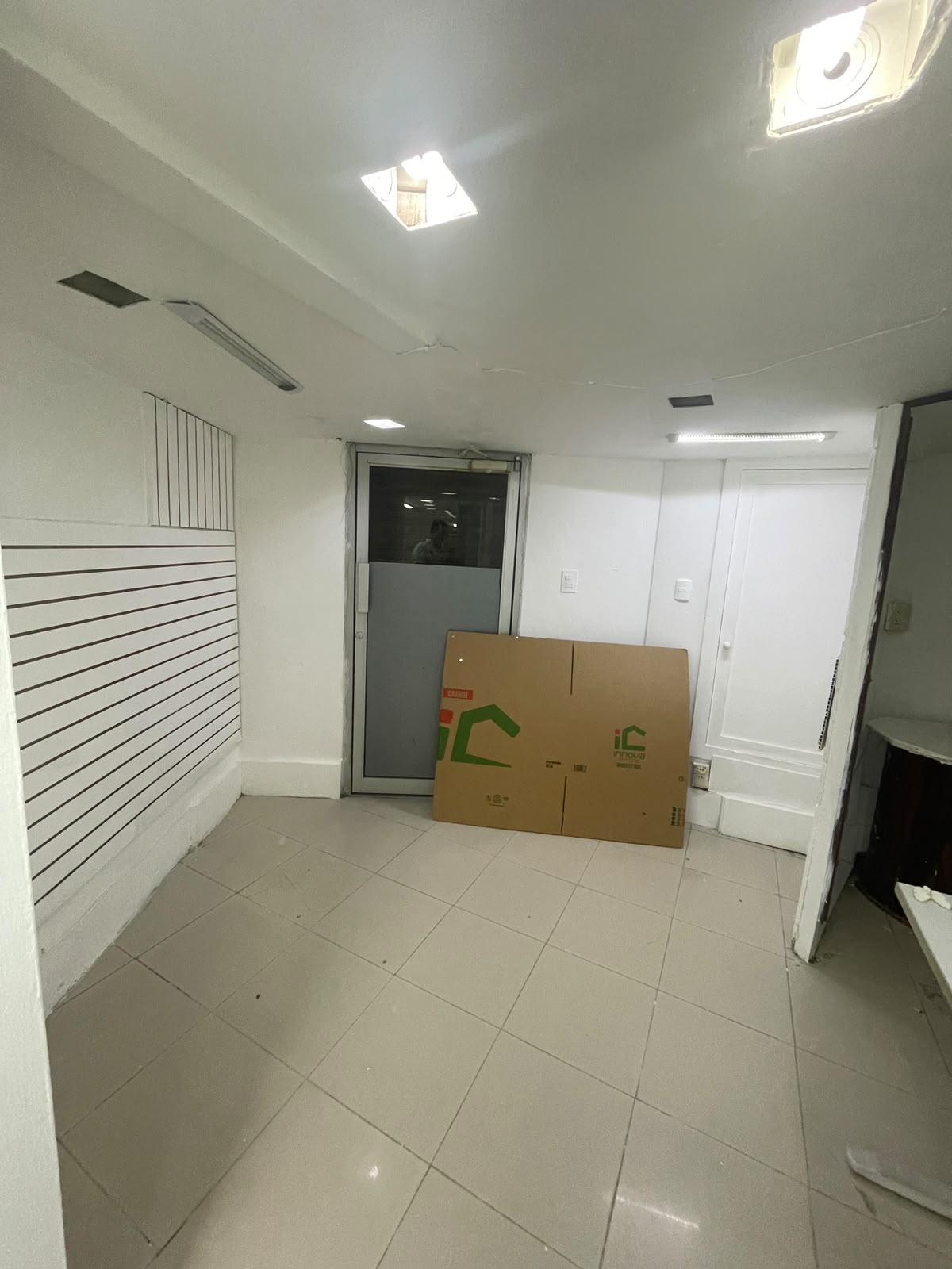 SE ALQUILA LOCAL COMERCIAL CON MEZANINE EN PLAZA DIAMOND MALL Foto 7324717-5.jpg