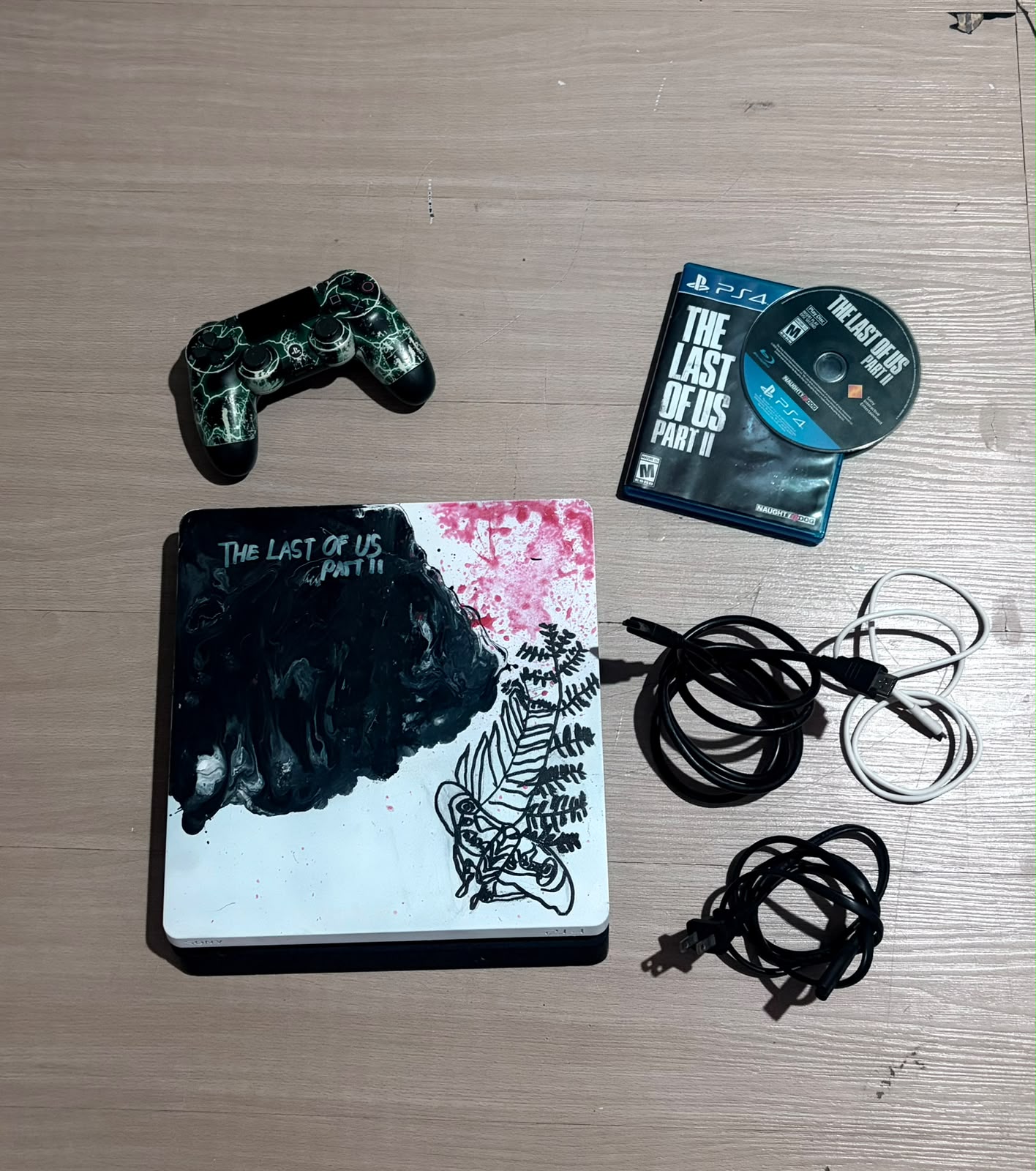VENDO PS4 SLIM  THE LAST OF US PART II! PAQUETE COMPLETO Foto 7324789-1.jpg