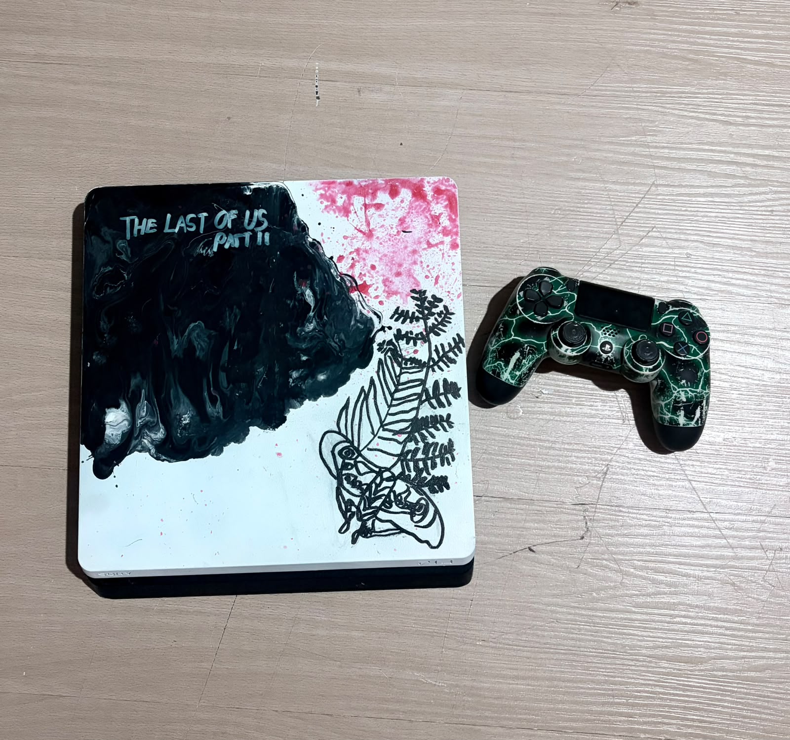 VENDO PS4 SLIM  THE LAST OF US PART II! PAQUETE COMPLETO Foto 7324789-3.jpg
