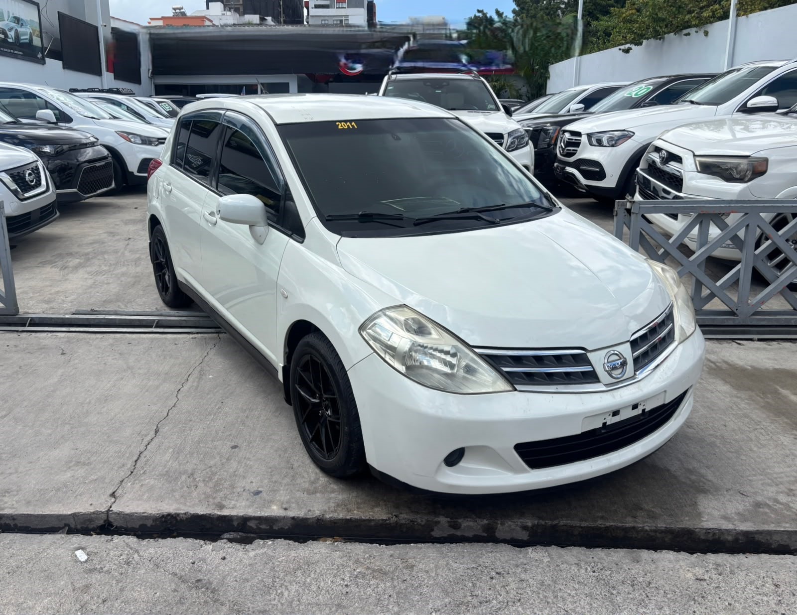 Nissan Tiida 2011 Foto 7324969-1.jpg