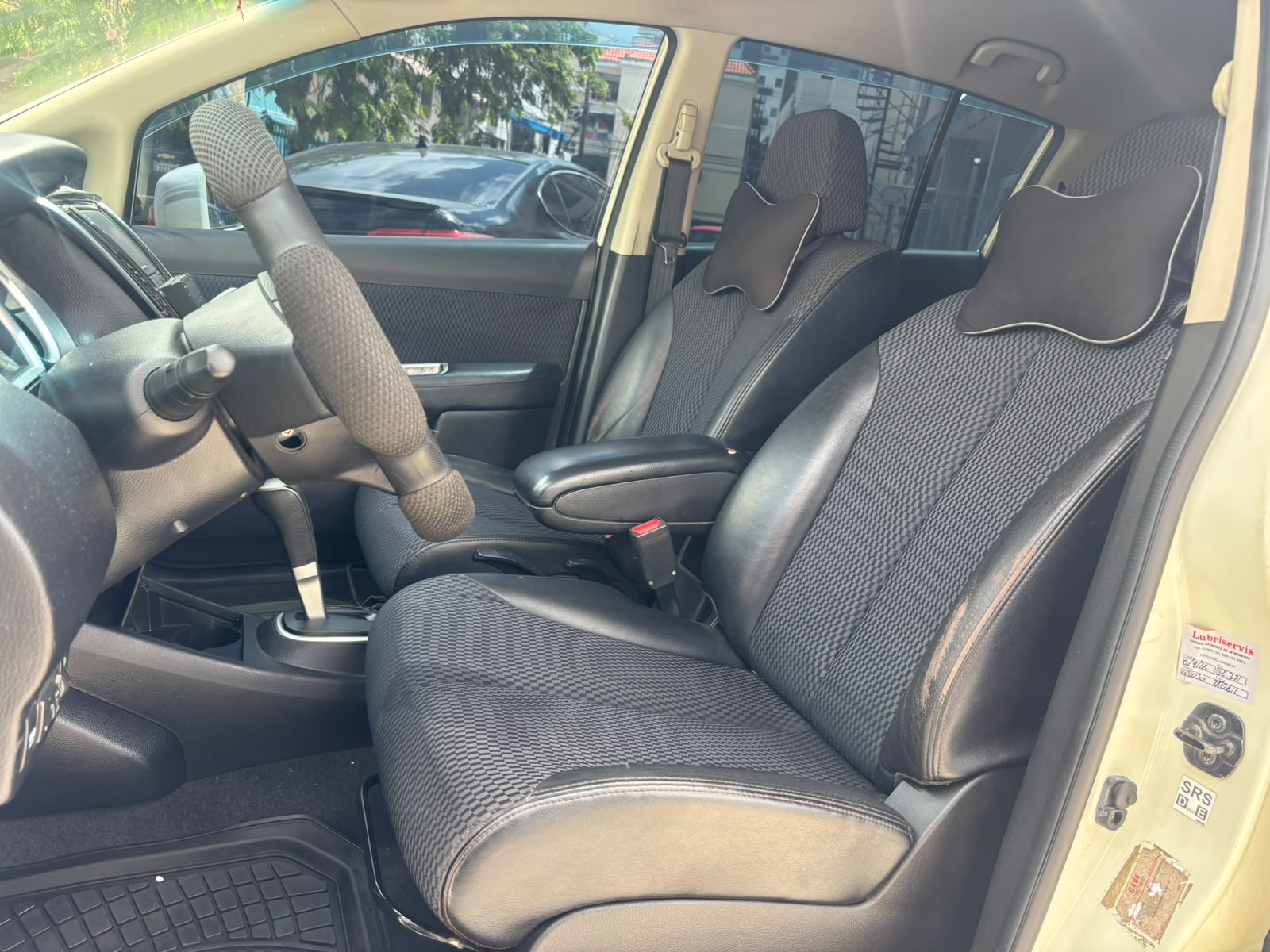 Nissan Tiida 2011 Foto 7324969-8.jpg