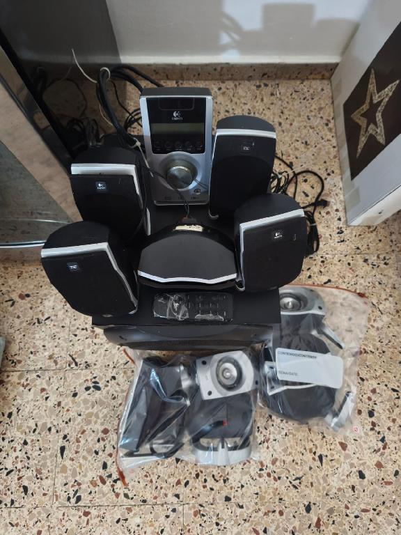 Sistema de Audio Logitech X5500 Todo junto Juego completo  extras Foto 7325000-1.jpg