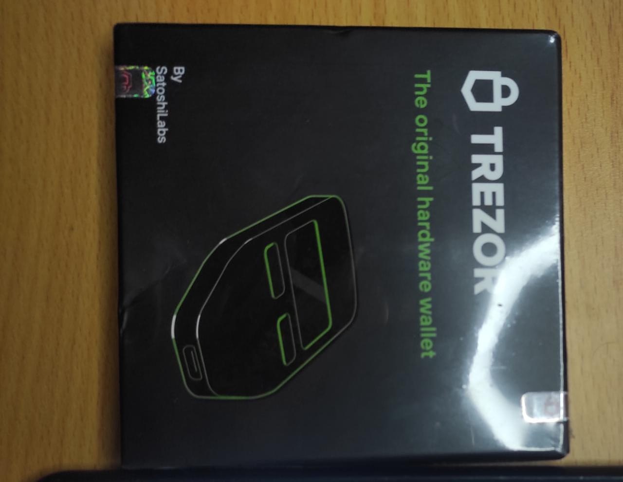 TREZOR ONE Original Nuevo Negro y Blanco Foto 7325001-1.jpg