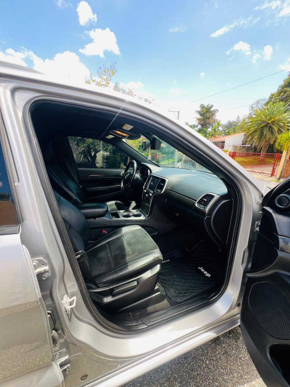 Jeep grand cherokee laredo 2018 Foto 7325047-4.jpg