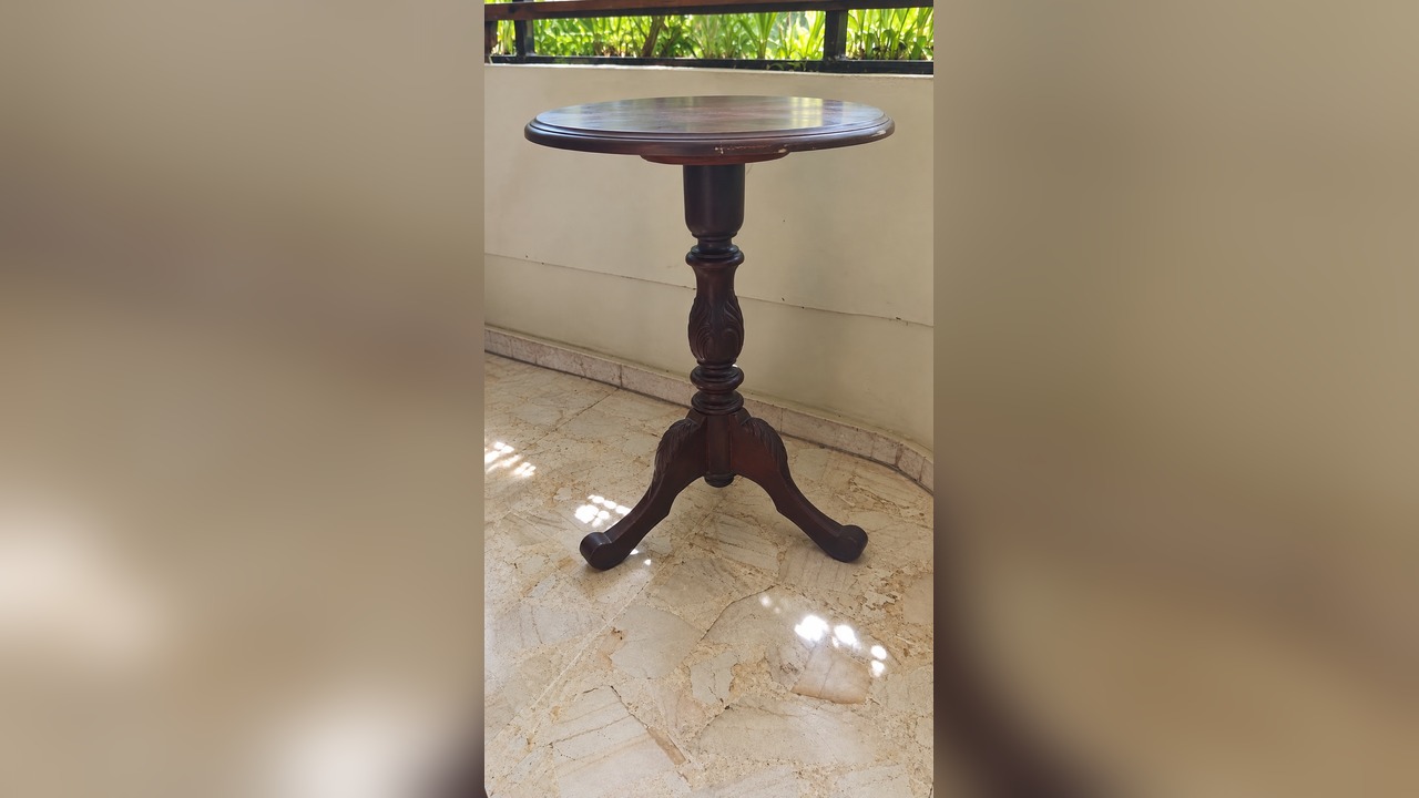 MESA AUXILIAR REDONDA DE CAOBA TALLADA en Santo Domingo DN Foto 7325059-1.jpg