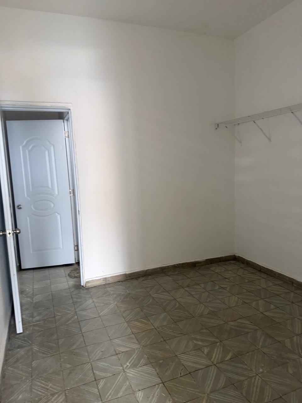 Apartamento 3er. Nivel en Zona Colonial de tres habitaciones Foto 7325098-3.jpg
